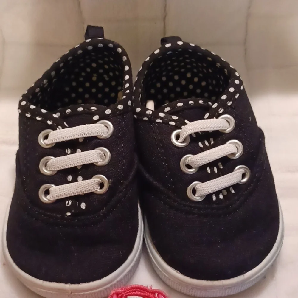 Old Navy Granamials Faded Glory size 4 shoes